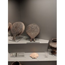 Early Cycladic frying pans and grave offerings display